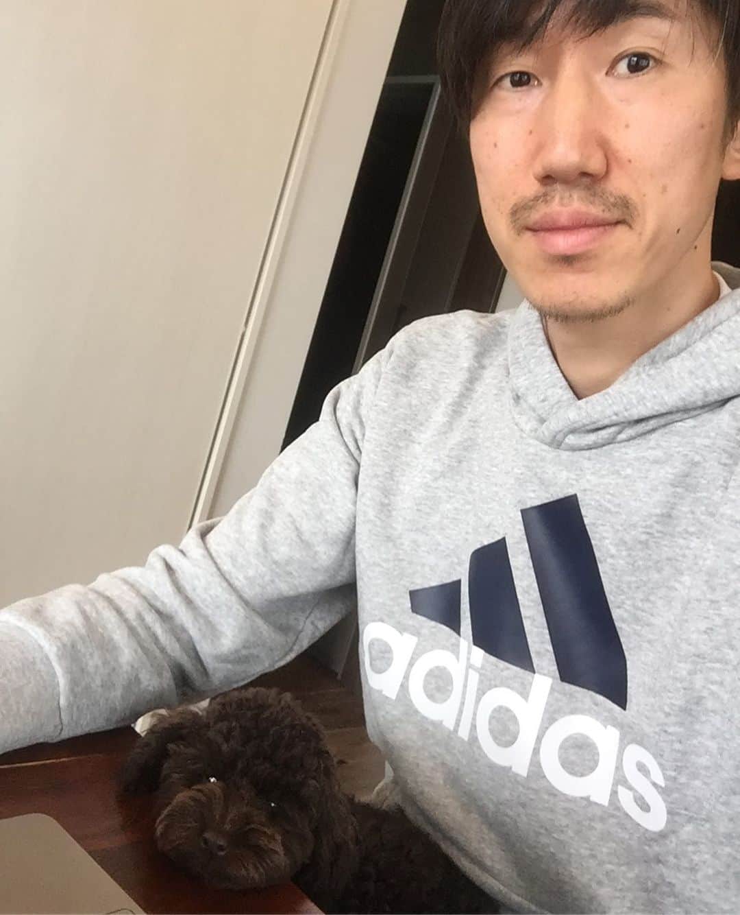 網野友雄のインスタグラム：「我が家のリモート環境💻 #sunny」