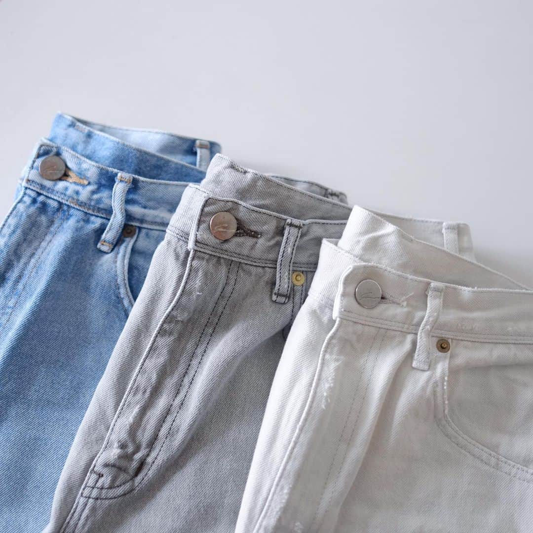 Keikooooooのインスタグラム：「コレクションしてしまったdenim♡ いつも一瞬で売り切れてしまうから、 発売日に買えたらラッキー🤞 もう何ヶ月も、待ったデニム。やっと揃いました笑。 気に入ったら集めてしまう🙄⚡️ #そしてdenimを履くたびに痩せなきゃと思う…🙄😑 @stunninglure #stunninglure #denim」