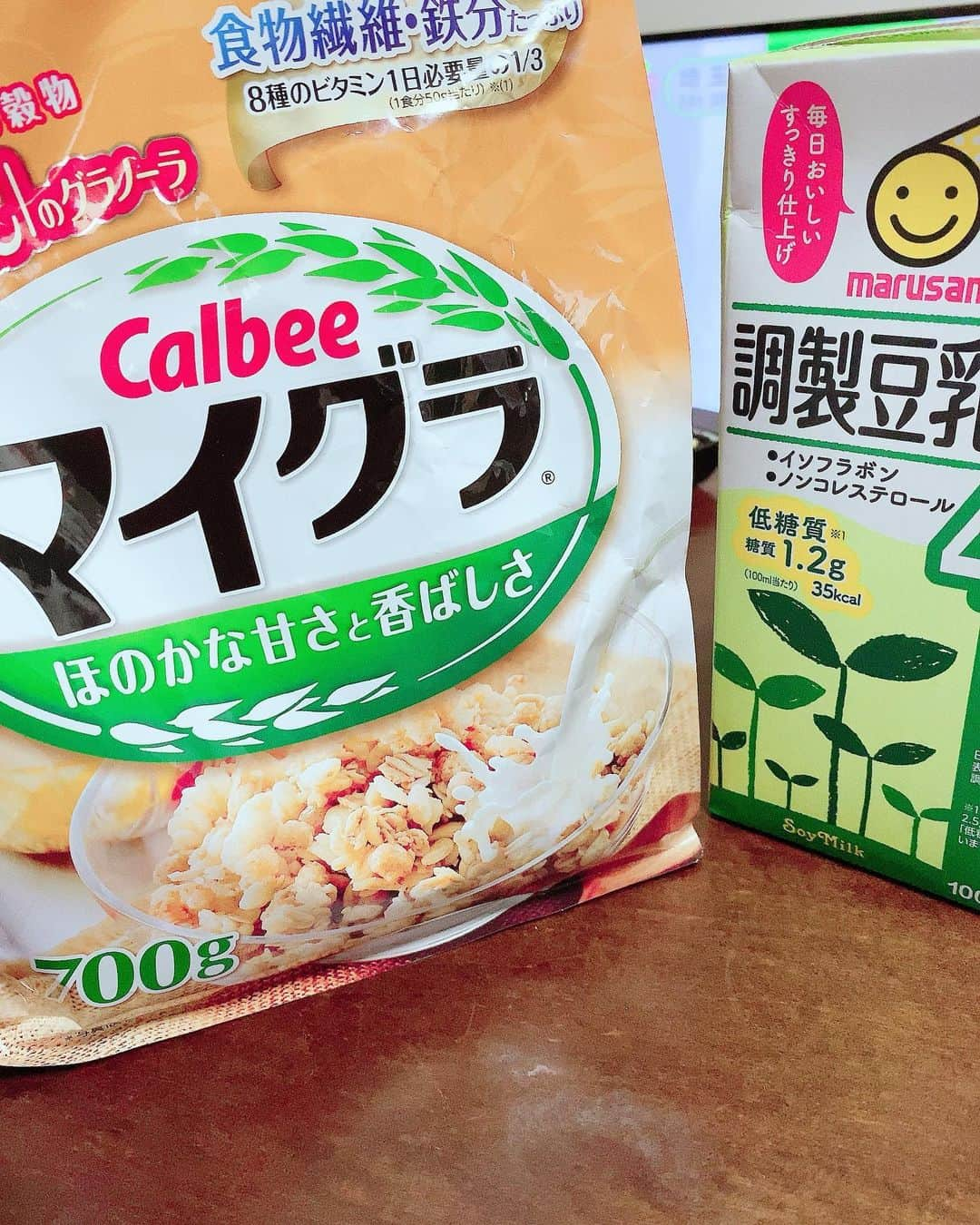 加瀬あゆむのインスタグラム：「Good morning everyone (^^) Today’s my breakfast 🥞  Soy milk and granola 🥣 So healthy ❤️ Have fun 😚 enjoy 💗 目覚ましを設定せず、ちゃんと、8時間前後で起きる。 朝も、食べたくなったら無理せず食べる。 お腹が空いたら食べる。 なるべく胃を空ける。 今日もみんな、ありがとう！(^^) 幸せな日々、、、。 みんなも、たわいない日常が幸せな日々でありますように、、、」