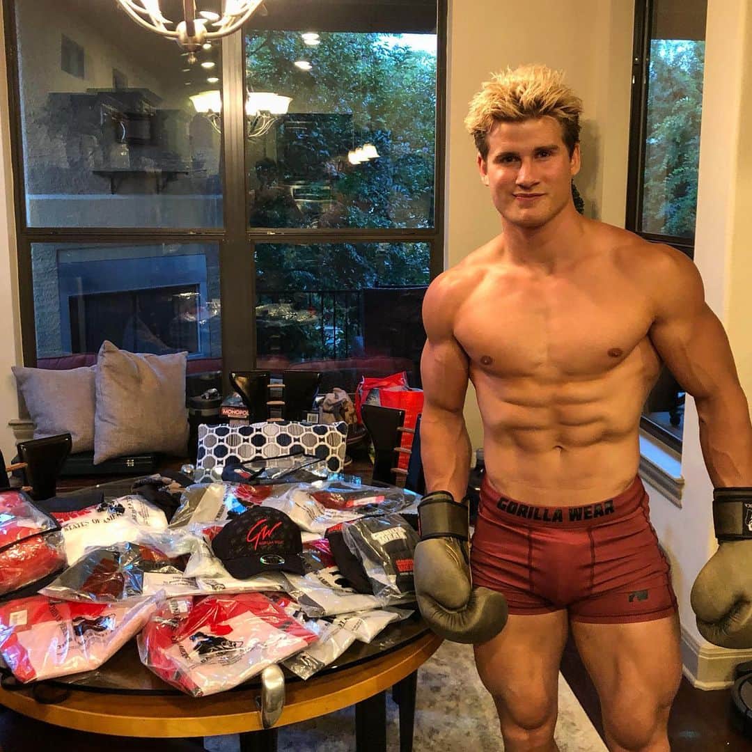 のインスタグラム：「Killer gear from Gorilla Wear!!」
