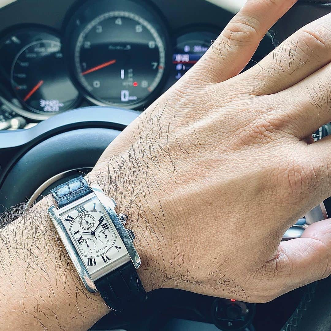 片山正通さんのインスタグラム写真 - (片山正通Instagram)「10年振りくらいに Cartier Tank Americaine Chronograph を着けている。使いやすい上に、デザインが美しく、色気がある。これらすべての条件を満たした上で“定番”とよべる物って、意外と少ないことに気がつく！  Recently, I am wearing  Cartier Tank Americaine Chronograph. I did not wear it for about a decade.  This is not only easy to wear but also the design is beautiful and appealing.  I find that there are surprisingly few things that are called "standard" after satisfying all of these conditions! #cartier #cartiertankamericaine #watch #beauty #standard」5月12日 11時01分 - masamichi_katayama