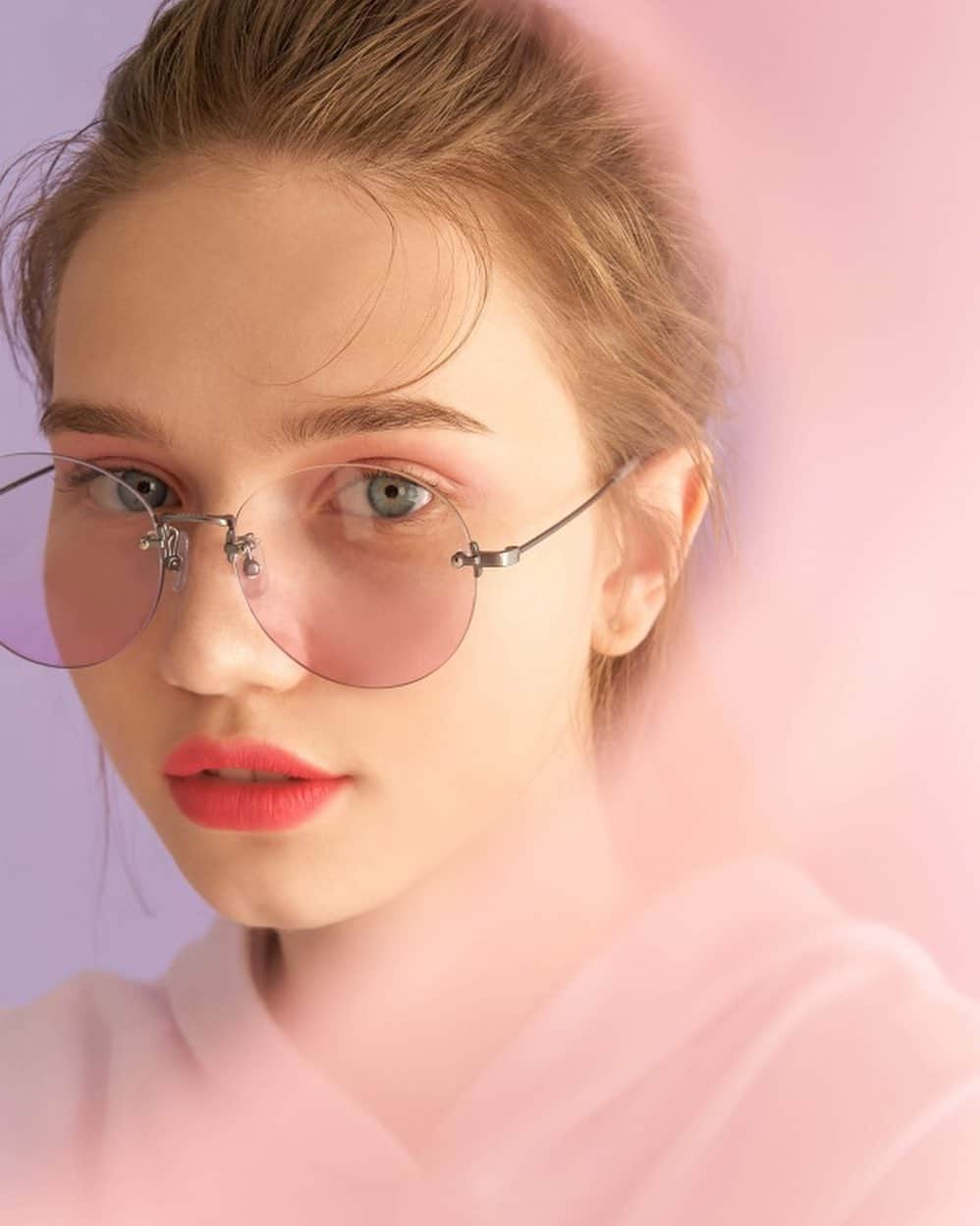 HONEY MI HONEY OFFICIALさんのインスタグラム写真 - (HONEY MI HONEY OFFICIALInstagram)「NEW IN👓✨ @doublelovers  クオリティとデザイン性の高い韓国の人気アイウェアブランド、 #doublelovers が待望の入荷！  軽量でアジア人に合わせたフレームデザインが人気の秘訣  シリーズに合わせた毎回豪華なパッケージデザインなども要チェック！  @honeymihoney_official  @honeymihoney_style  #HONEYMIHONEY #表参道 #原宿 #心斎橋 #时尚 #我的最愛 #ハニーミーハニー #tokyo #osaka #outfit #fashion  @doubleloversjapan」5月12日 11時28分 - honeymihoney_official