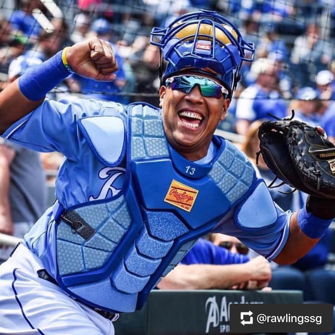 Rawlings Japanさんのインスタグラム写真 - (Rawlings JapanInstagram)「#Repost @rawlingssg with @get_repost ・・・ Happy Birthday, @salvadorp13! Cheers to one of most decorated, respected, and polarizing catchers of this era. We can't wait to see you back this year, Salvy. 📸: @kcroyals @mlb  #TeamRawlings #Birthday #MLB #RawlingsAdvisor #kcroyals #kcroyalsbaseball #kcroyalsfans @rawlings_japan_llc」5月12日 11時21分 - rawlings_japan_llc