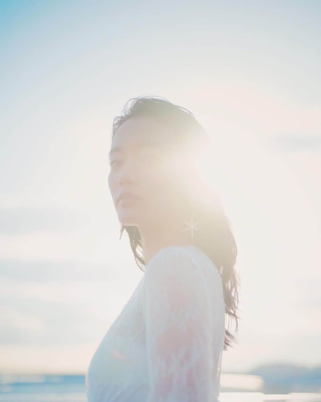 林響太朗さんのインスタグラム写真 - (林響太朗Instagram)「#甲斐まりか #portrait #white #sunrise #fujifilm #gfx50r」5月12日 11時28分 - kyotaro_photo