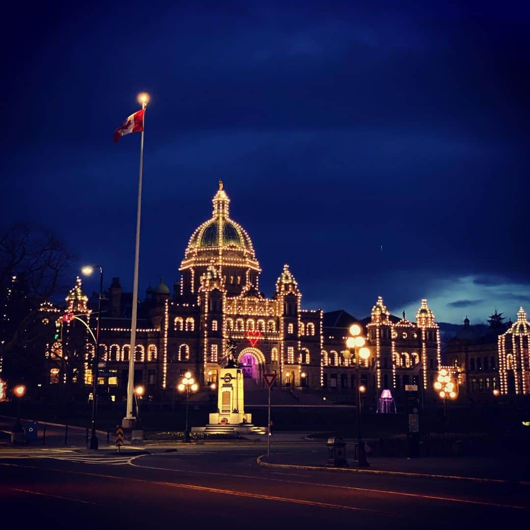 吉野紗香さんのインスタグラム写真 - (吉野紗香Instagram)「Beautiful building✨ Night light up is romantic🥰💖✨ #beautiful #night #lightup #romantic #veryshorthair #美しい　#夜　#ライトアップ　#ロマンティック　#バズカット #ベリーショートヘア」5月12日 11時29分 - sayakayoshino_official