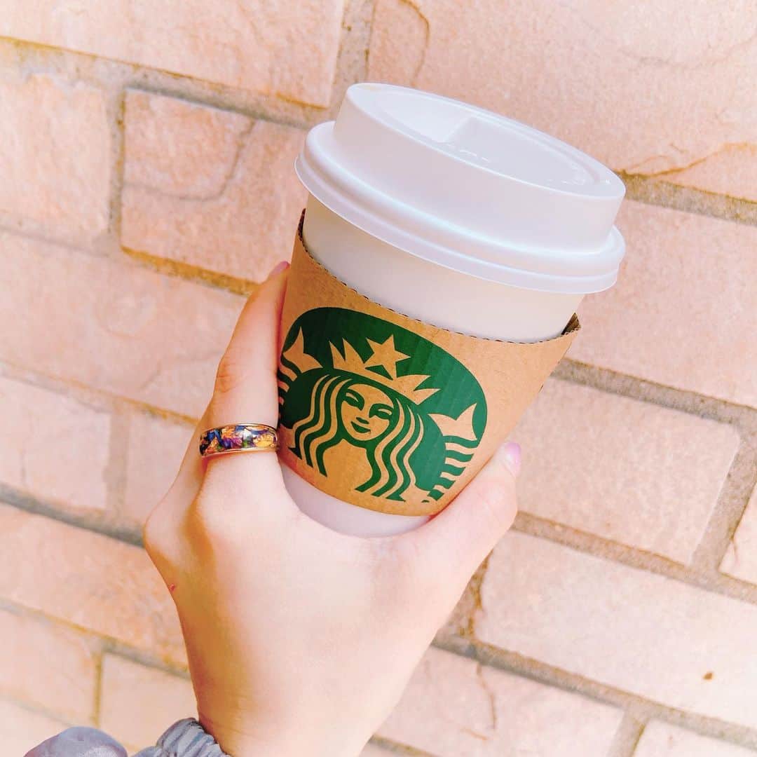 月野もあのインスタグラム：「最後に飲んだスタバはカモミールティーラテみたいなやつだった気がする？？？（曖昧な記憶）#スタバ #starbucks」