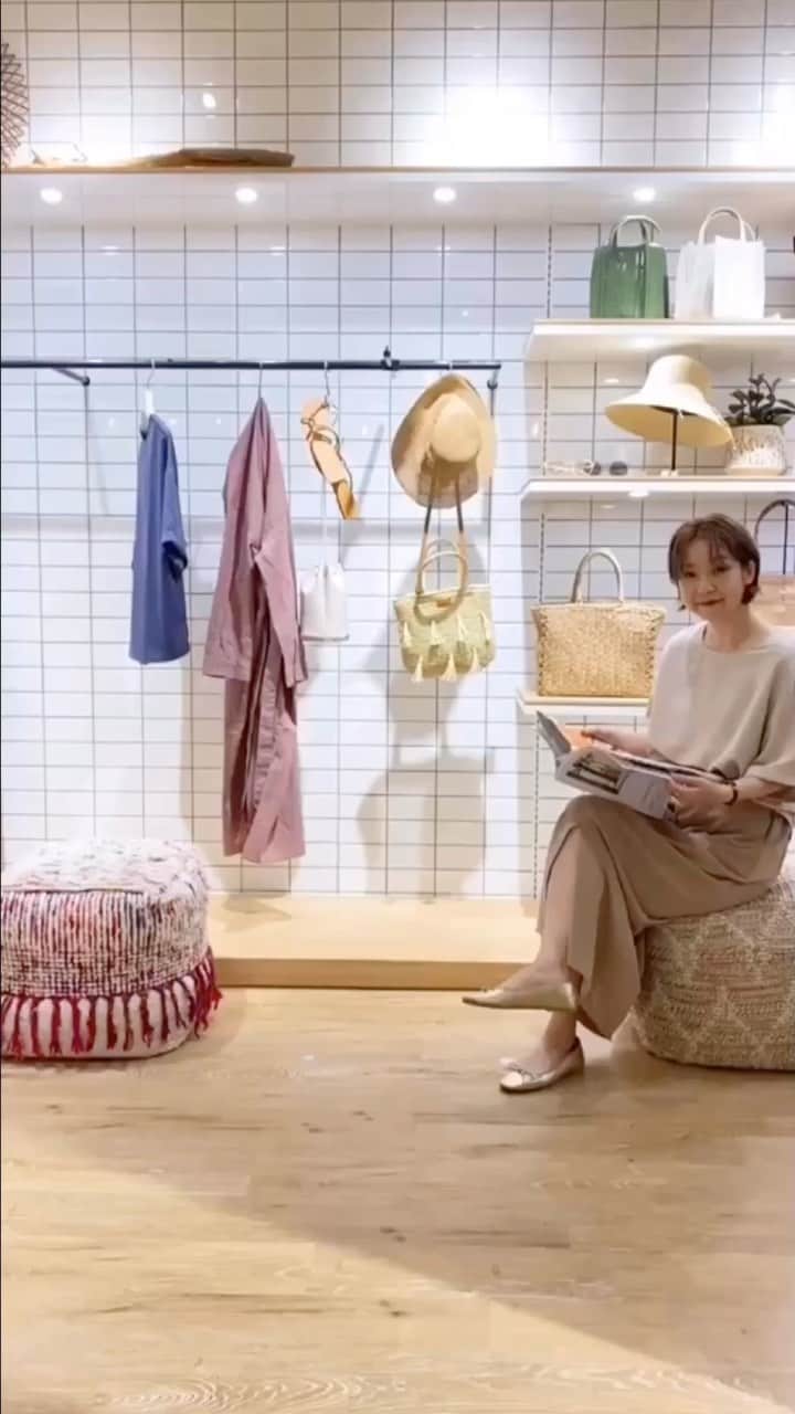 のインスタグラム：「.﻿ 🌿おうち時間を少しでも楽しく🌿﻿ TYPY TV vol.31 ﻿ ﻿ 吉祥寺店所属人気スタッフ @yumiko_n_  @ksm_typy  が、 サテンTEEブラウスの 着回しコーデをご紹介📺﻿ ﻿ ﻿ ﻿ ﻿ マットな光沢のサテン素材は カジュアルアイテムとの相性も抜群！ ﻿ ﻿ ﻿ ﻿ ﻿WEBでは特集ページもご用意しました。 @ciaopanictypy ﻿ プロフィールページ内URLからチェックして下さい🛒 ﻿ ﻿ ﻿ ﻿ ﻿ ﻿ ﻿ ﻿ ﻿ ﻿ ﻿ #ciaopanictypy #チャオパニックティピー #ティピーコーデ #ママコーデ #サテン #光沢 #スカートコーデ #着痩せコーデ #ママファッション #ママさんと繋がりたい #着回しコーデ #着回しアイテム #コーデ #コーティネート #大人カジュアル #igtv #blogger #ブロガー #インフルエンサー #セットアップ #ベージュコーデ #ベージュ #吉祥寺 #レディースファッション #おうちコーデ #smileispower_pal﻿ #fashion #ootd #fashionista #fashionmovie」