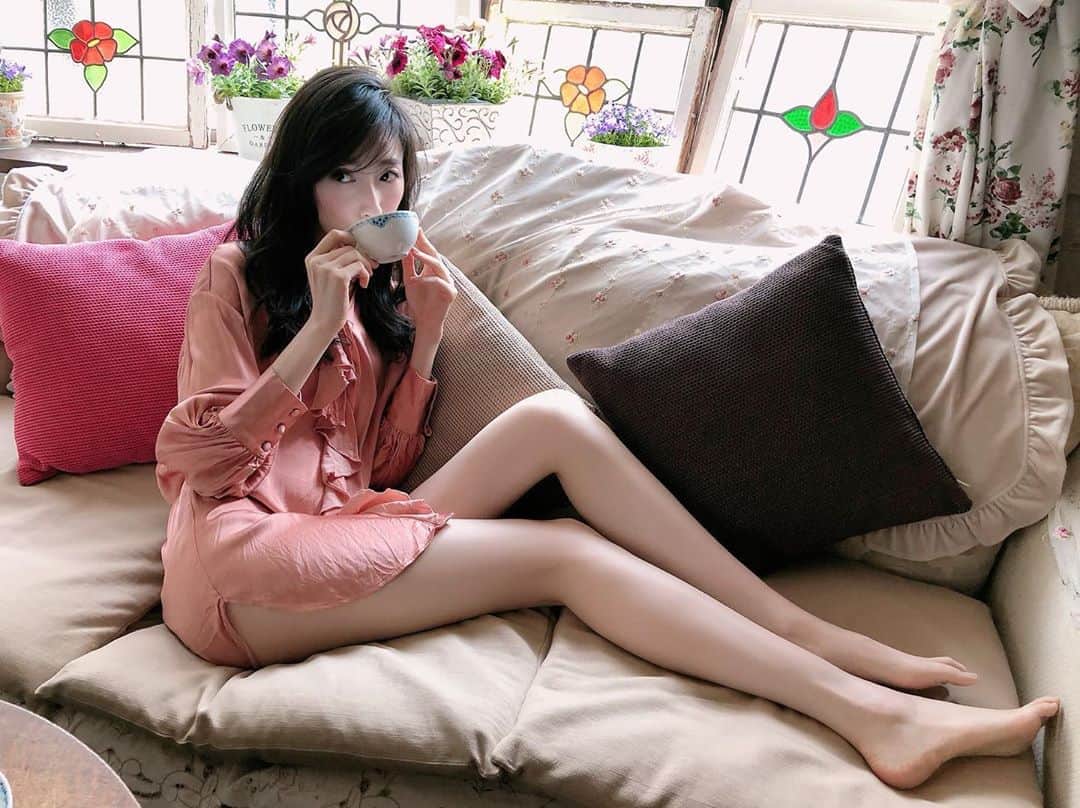 彦坂桜さんのインスタグラム写真 - (彦坂桜Instagram)「I'm relaxing at home.☕💭️💕」5月12日 11時55分 - sakura10h