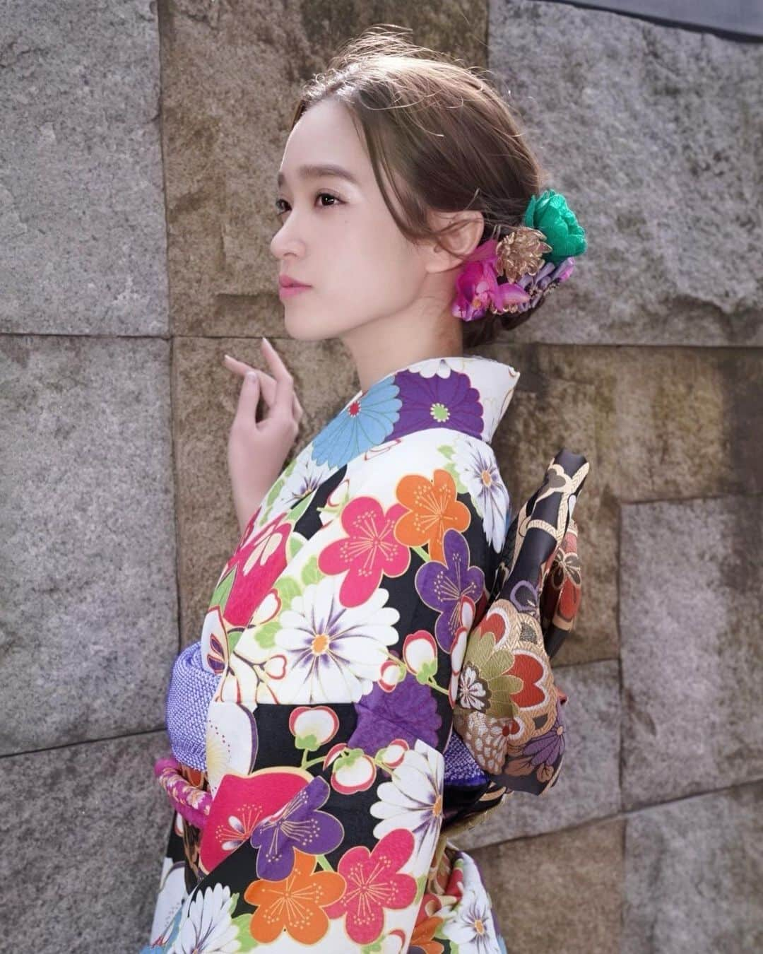 太田麻美さんのインスタグラム写真 - (太田麻美Instagram)「振袖👘✨ #頂いたお写真 #振袖 #振袖ヘア #振袖ヘアアレンジ #japanese #girl #instafashion #instagood」5月12日 12時09分 - asami0523