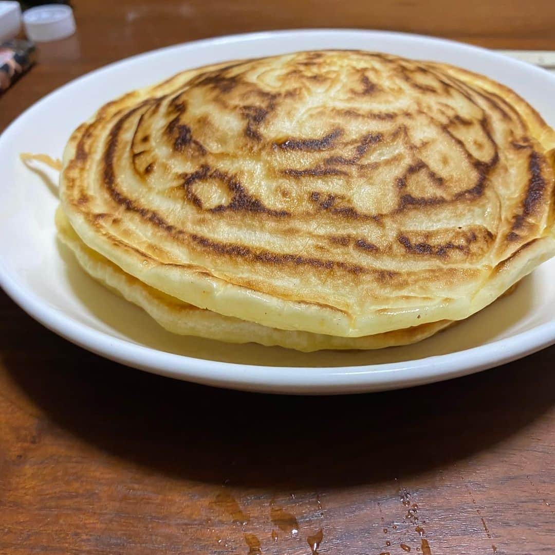GOSAMARUのインスタグラム：「‪今日もつくったよ！！‬ ‪今日は「もち粉のパンケーキ」‬ ‪これは初めての感覚！！‬ ‪普段のパンケーキよりか全然もちもちしてて美味しい😋‬ ‪食べれることに感謝🙇‍♂️‬ ‪ご馳走さまでした🙏‬ ‪#gosamaru #gosamaruクッキング #rd_pw #琉ドラ #パンケーキ #お料理‬」