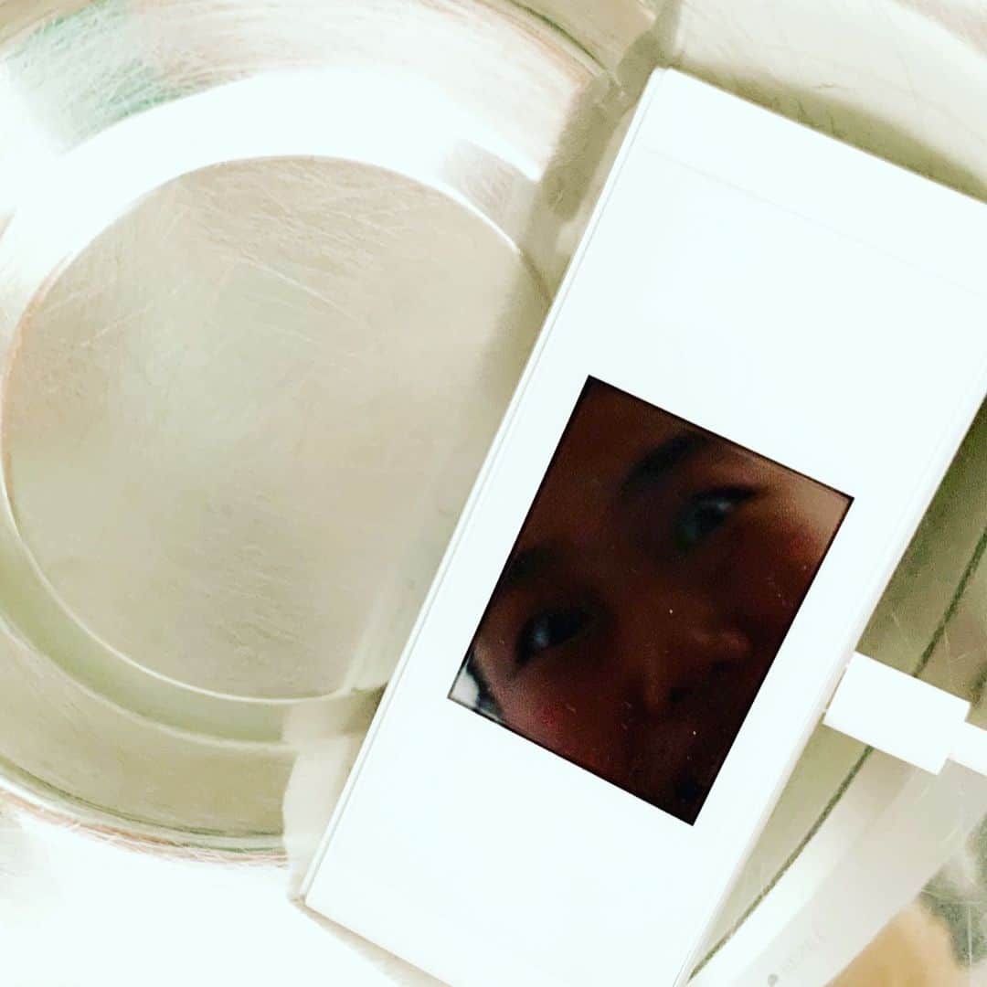 横澤夏子さんのインスタグラム写真 - (横澤夏子Instagram)「#これ意味あるのかわからないけど #おもいっきり電波受信して欲しいのよー #すごくアナログな気がするけど #気休めにやってるのよー #うふ！」5月12日 12時56分 - yokosawa_natsuko