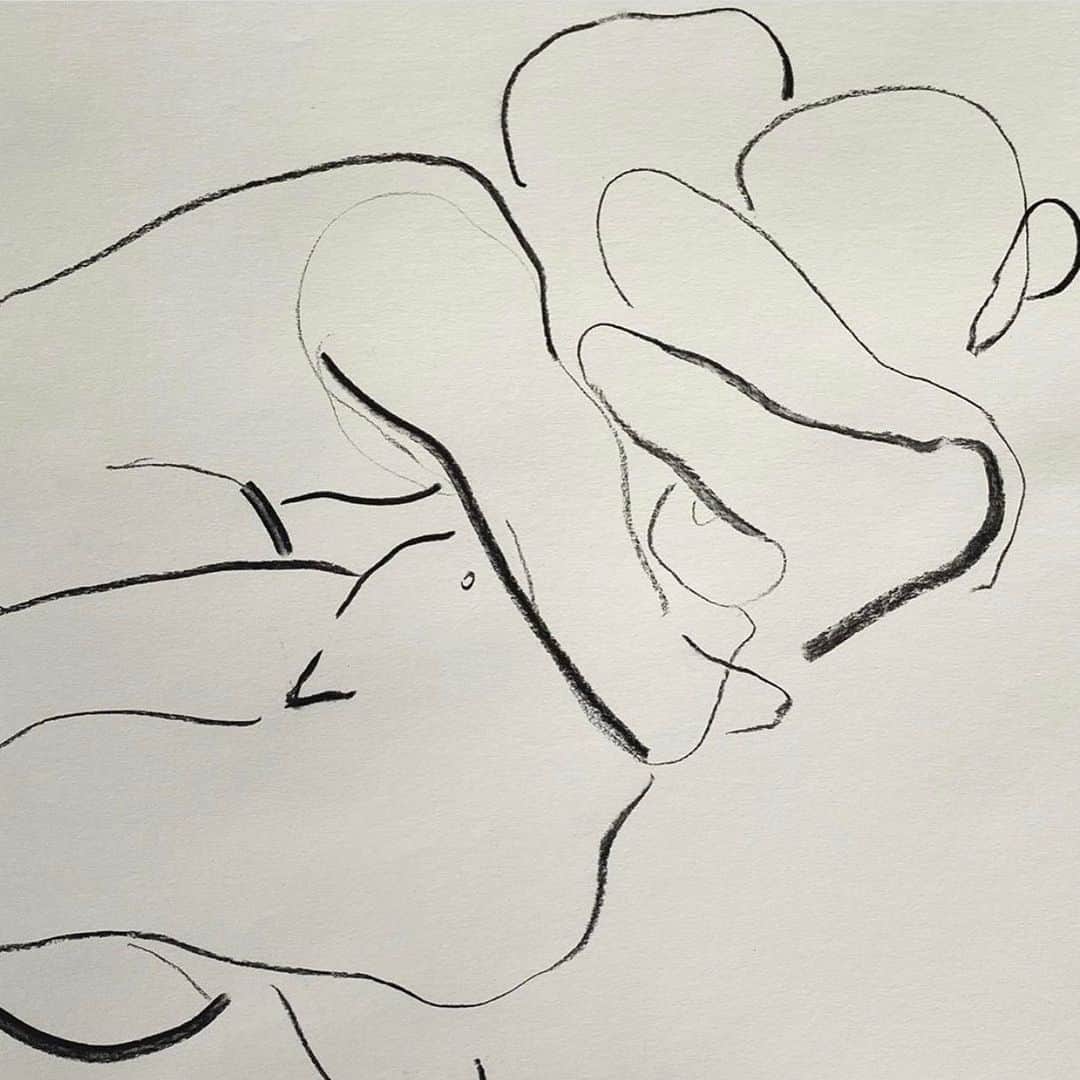Estée Lalondeのインスタグラム：「Closeness by @alexandria_coe (go to her profile to read her personal caption. I felt that.) 🤍」