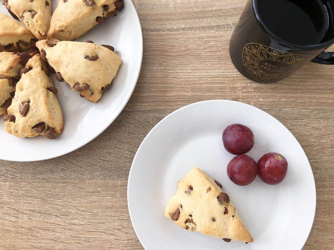 徳永千奈美さんのインスタグラム写真 - (徳永千奈美Instagram)「made some chocolate chip scones. 🍪💖 もうずっとお家にいるから何回も何回もスコーン焼いてるよ😋  #nz #stayhome  #scones  #おうち時間  #スコーン #スコーンおばさん」5月12日 13時36分 - chinami.tokunaga