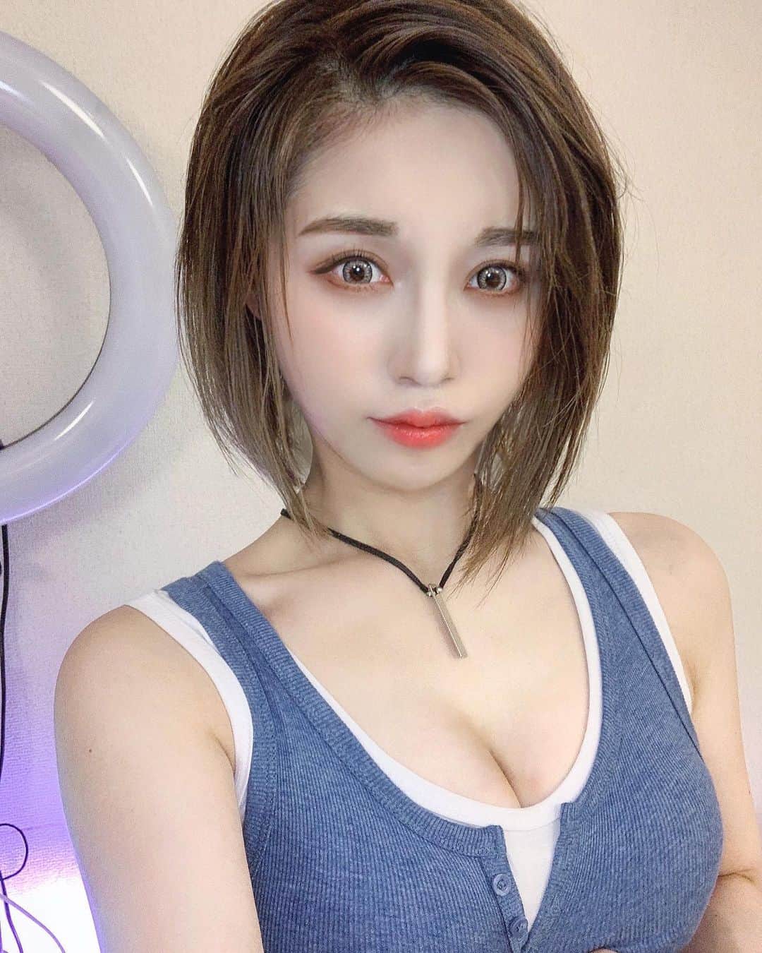 Rabiさんのインスタグラム写真 - (RabiInstagram)「Resident Evil 3 Jill Valentine inspired makeup. I don't know if this counts as a cosplay but I love this look.﻿ 🤍💙﻿ #re3remake﻿ #re3﻿ #residentevil3 #jillvalentine #jillvalentinecosplay #residentevilcosplay #residentevilremake #biohazard #バイオハザード #バイオハザードコスプレ  #ジルバレンタイン #cosplayer #coser  #japanesecosplay #japanesecosplayer #코스프레 #바이오하자드﻿ #질발렌타인﻿ #角色扮演 #角色扮演者 #性感 #japanesegirl #instagravure #インスタグラビア」5月12日 13時42分 - cosmicrabbit