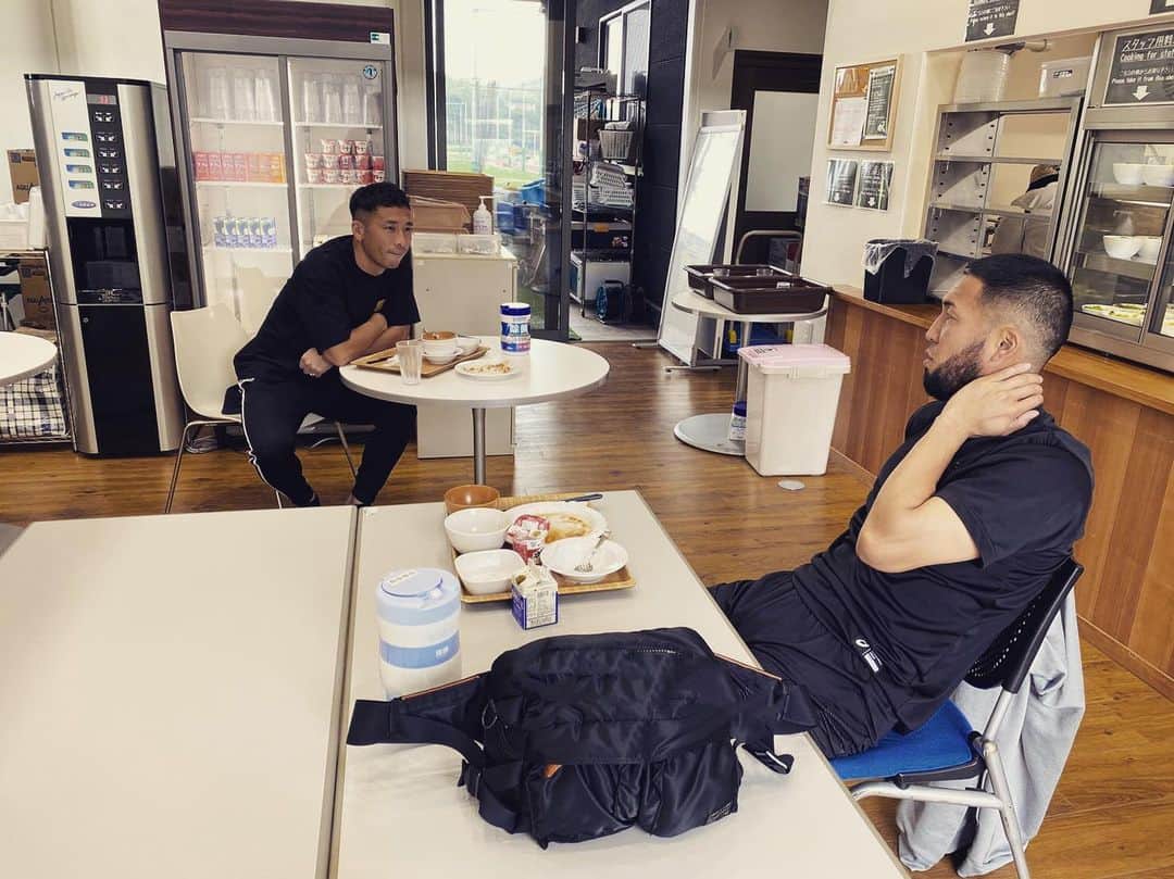 のインスタグラム：「いろんな話をします🔷🔶🤭#vvaren」