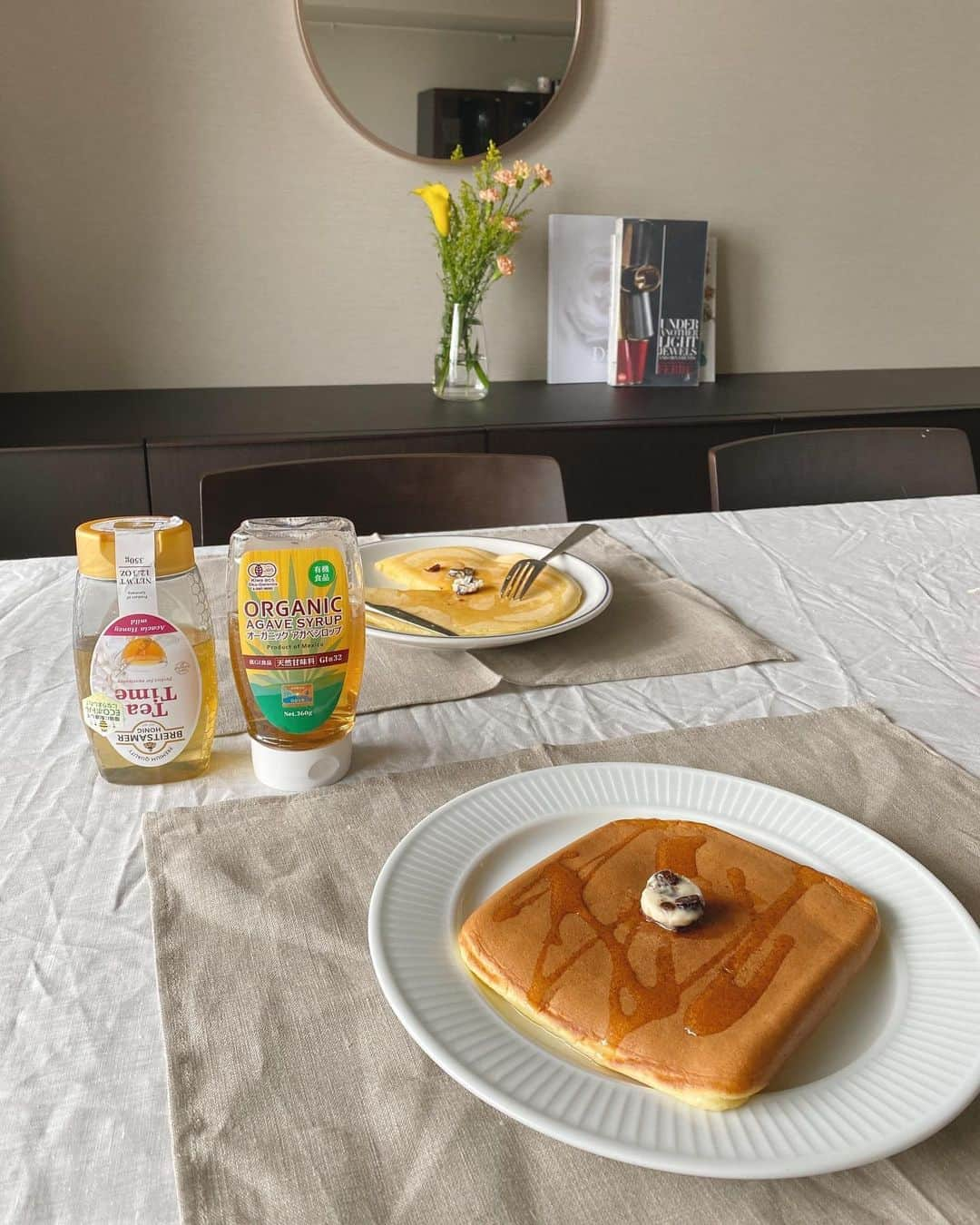 山賀琴子さんのインスタグラム写真 - (山賀琴子Instagram)「お昼ご飯、パンケーキ🥞 卵焼き用のフライパンで焼くと、四角いけど厚焼きふわふわになる😋」5月12日 13時50分 - kotokoyamaga