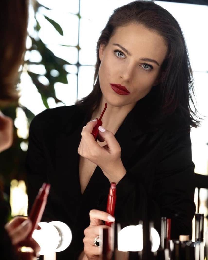 のインスタグラム：「@armanibeauty at home during lockdown by my wonderful husband @gregwilliamsphotography 🖍」