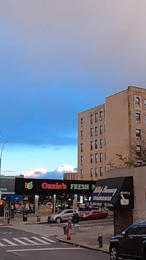 筒井心一のインスタグラム：「Filming six feet away from people what is going on in the days since March 19th 2020 when my quarantine began.  #NewYork #NYC #City #Film#Documentary #Street #StreetStyle #Quarantine #CoronaLockDown #FromSixFeet #SocialDistancing #TheWayYouWEREThatDay」