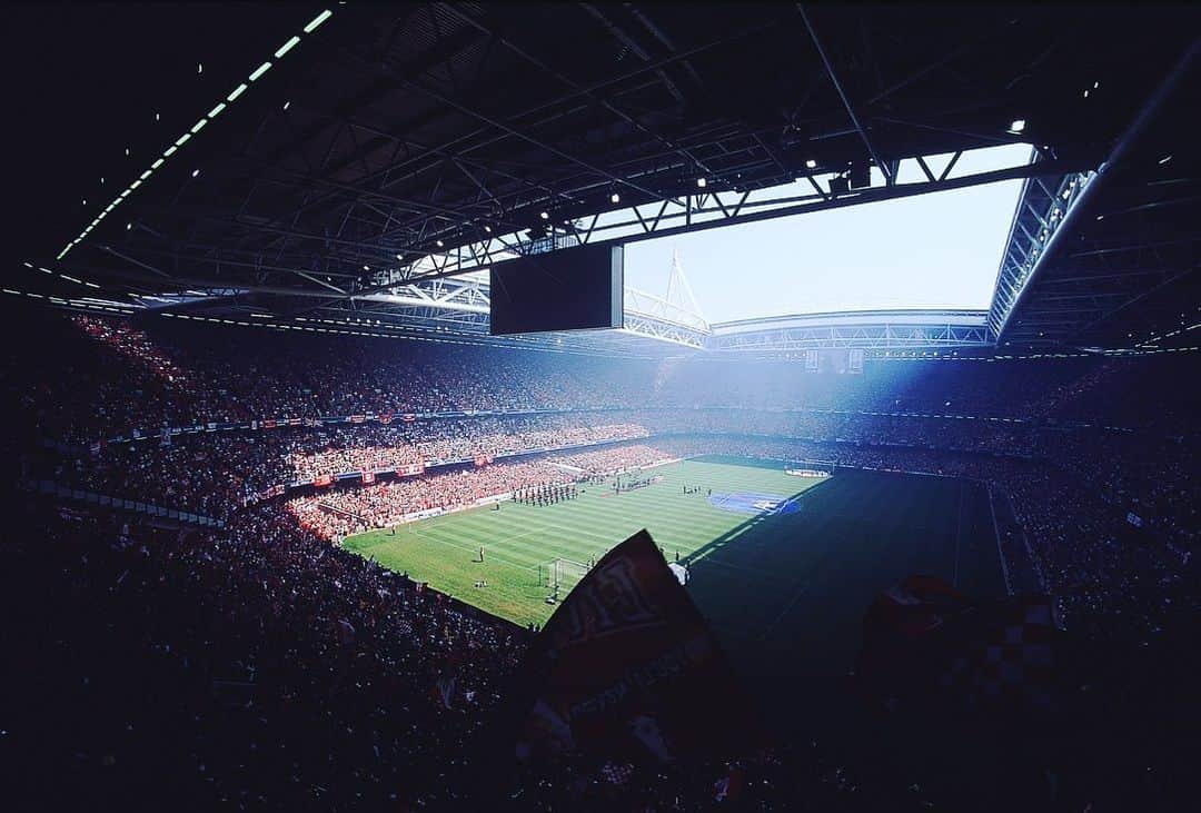 リヴァプールFCさんのインスタグラム写真 - (リヴァプールFCInstagram)「A few photos from a special game, #onthisday in 2001 📸🔴 #LFC #LiverpoolFC #FACup」5月12日 23時23分 - liverpoolfc