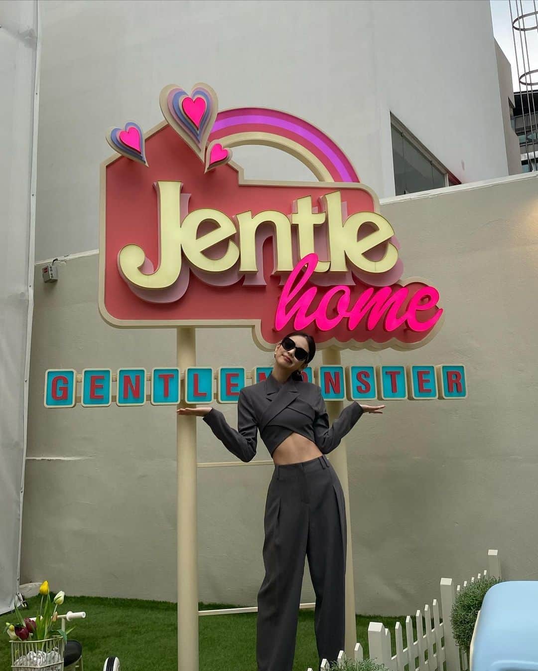 ジェニーさんのインスタグラム写真 - (ジェニーInstagram)「Welcome to Jentle home. @gentlemonster 💄: @iammaeng 💇‍♀️: @ssem0919 🧥: @meenmeenmeen_ 📸: @rhzzzzz_」5月12日 23時36分 - jennierubyjane