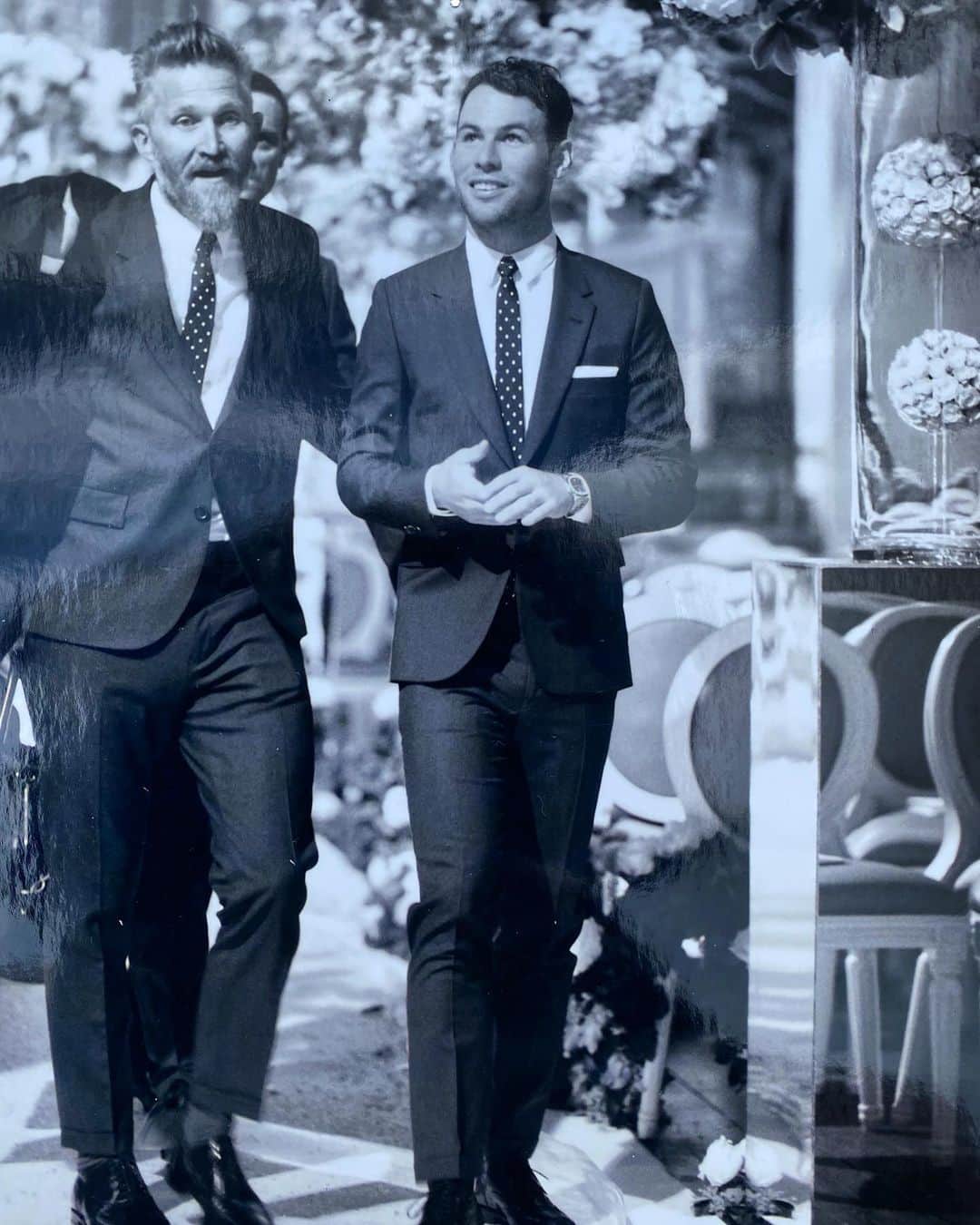 マーク・カヴェンディッシュのインスタグラム：「Just found this photo from @petatoddlar and my wedding day. This fine gentleman, Mr. Brian @holm12.16, was a best man. Looked after me most my career as a cyclist and as a mate. Hard to believe it when the first thing you ever called me was a “fat little fuck”. But I learnt quickly you open your mouth before thinking most the time. If things are running smoothly, you always got to do or say something to cause some shit somewhere. And then call me an idiot for doing the same, like you’re some wise old man in a movie. Mr Cool, the unofficial Prince of Copenhagen. Love you mate x」