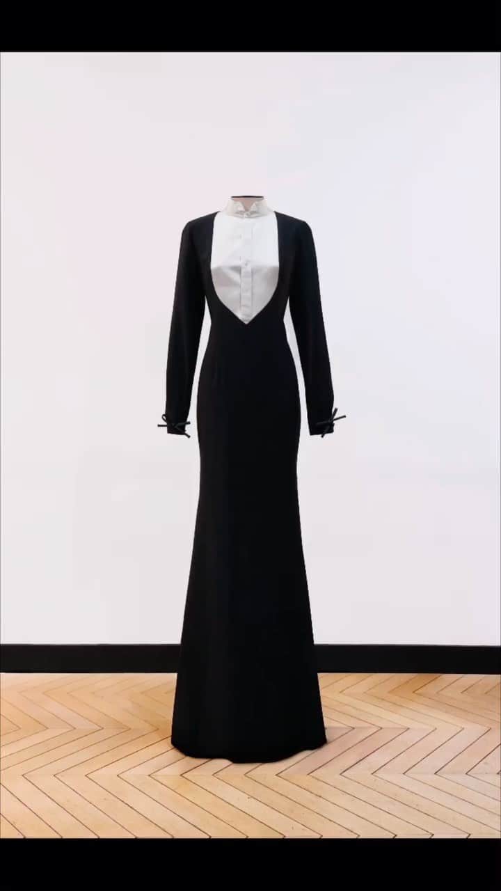 アレクシマビーユのインスタグラム：「Happy to show you the new FW 2020 evening collection. Soon in shops @alexismabille #paris @harrods #london @thesuttonconcept #losangeles @alothmanfashion #kuwait Soundtrack @aarontheband」
