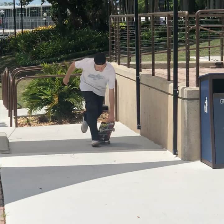 ジェイク・イラーディのインスタグラム：「Tampa mix 🛸🛸🛸」