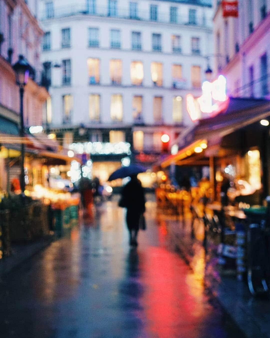 VuTheara Khamさんのインスタグラム写真 - (VuTheara KhamInstagram)「Paris Under the Rain ☔ 🎨」5月13日 0時04分 - vutheara