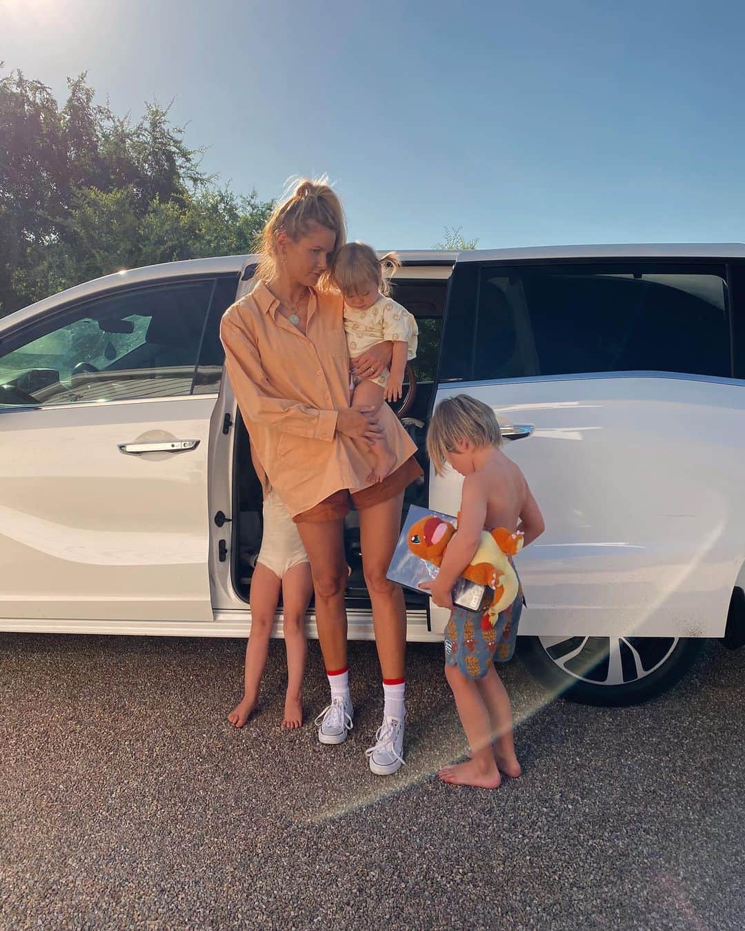 Amber Fillerup Clarkさんのインスタグラム写真 - (Amber Fillerup ClarkInstagram)「I always joked about mini van moms but like I’m actually one 🤓」5月13日 0時20分 - amberfillerup