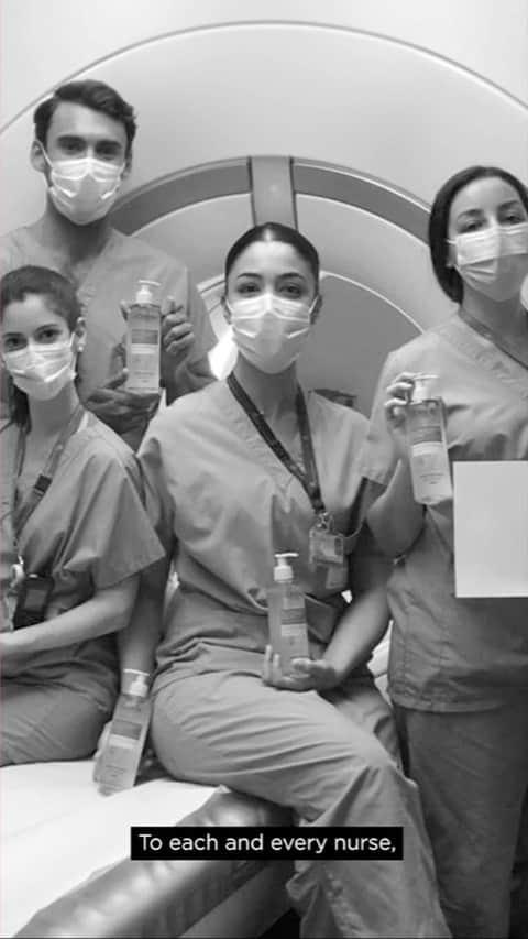 アジャ・ナオミ・キングのインスタグラム：「Because each and every nurse is worth it. #NursesDay #Thankyou #LOrealParisFamily @lorealparis 💕」