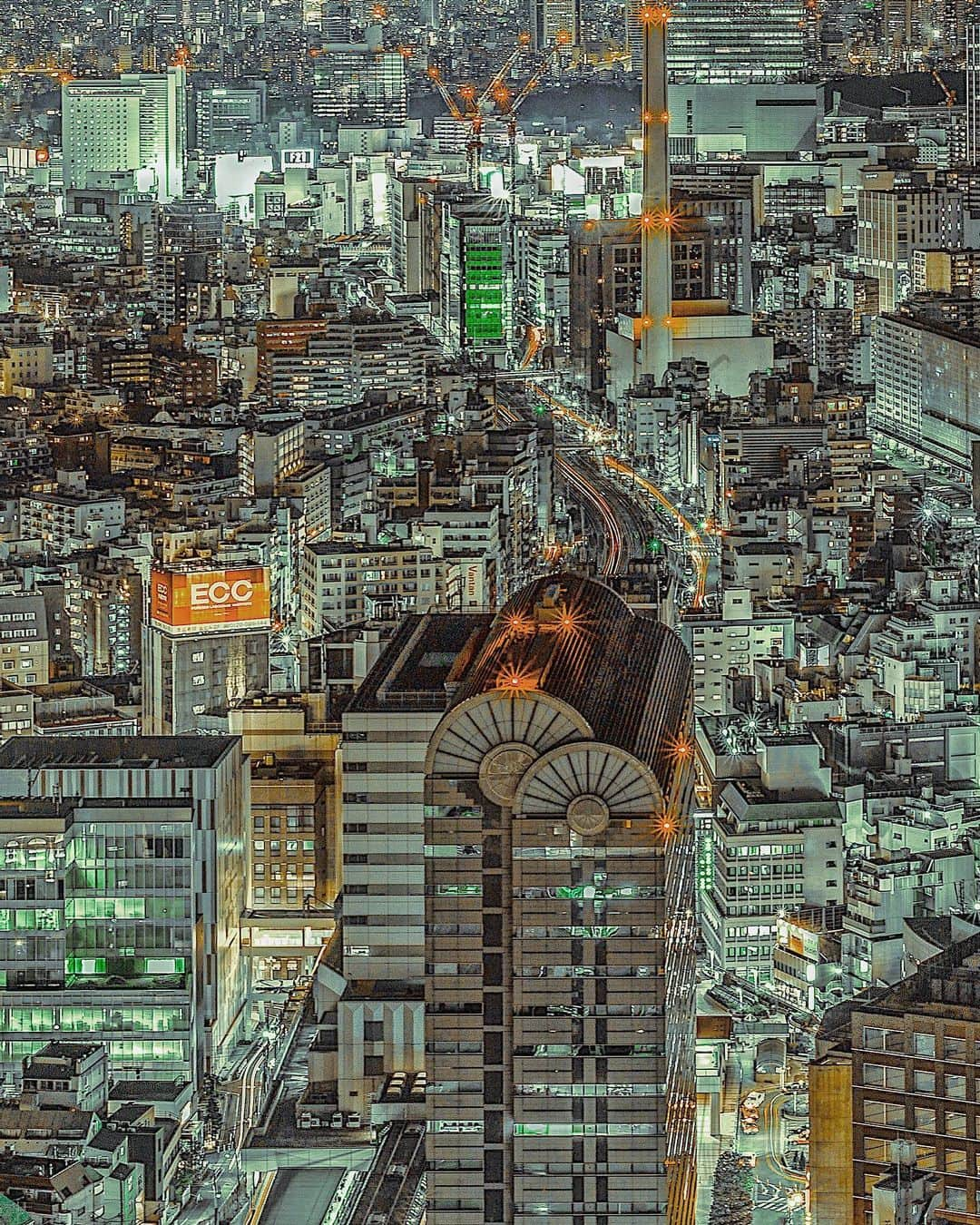 羽坂譲人のインスタグラム：「Tokyo 20XX 🌃 . . . . .  #HeaterCentral #urbanromantix #AGameofTones #createcommune #meistershots #ig_masterpiece #exclusive_shot #way2ill #FatalFrames #CreatorGrams #gramslayers #theIMAGED #CITYSQUAD #StreetMagazines #nightphotography #NIGHTSHOOTERS #streetshared #classicsmagazine #photocinematica #RandomMagazines #highsnobiety #hsinthefield #streetclassics #moodygrams #vibegramz #depthobsessed #eclectic_shotz #bladerunnerrealworld」