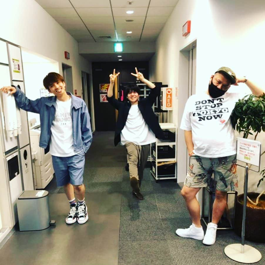 くっきー（川島邦裕）さんのインスタグラム写真 - (くっきー（川島邦裕）Instagram)「#おわおわ #MBSラジオ #アッパレやってまーす #火曜日 #来週もシクヨロちゃん #聞かないと #河井ゆずるちゃんの抜糸した糸を #黒目にスンっ #だわよ #おやすみぃ❤︎」5月13日 0時40分 - nikuguso_taro