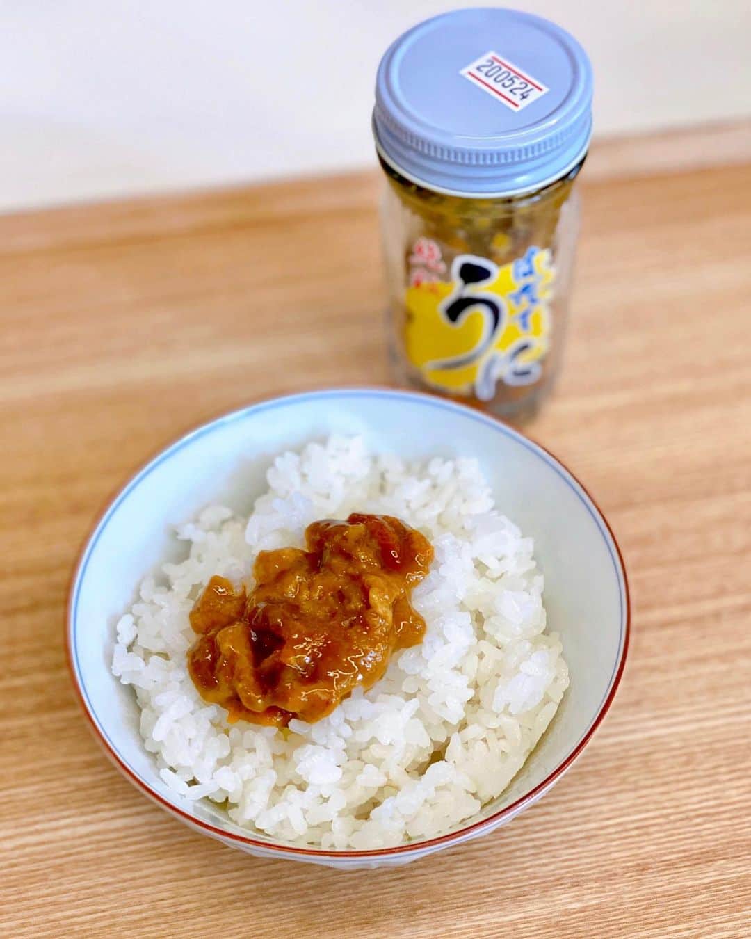 のインスタグラム：「以前いただいた「はだて 純粒うに 甘口一夜漬」ラスト1瓶もったいなくて開けてなかったんだけど、遂に今日のランチで♡﻿ 自分史上ご飯のお供ランキング１位です♡﻿ ﻿ #はだて #はだてうに #具義うに2020 #おうち時間」
