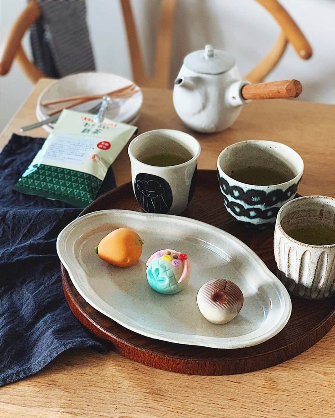 Natsuko Motoiのインスタグラム：「新茶と練り切りでおやつ🍵 アマビエの練り切りがかなり可愛い。 . . #新茶 #和菓子 #おうち時間 . . .  #おやつ  #練り切り #おうちごはん　#おうちごはんlover  #おうちカフェ #暮らしを楽しむ #vscofood #foodvsco  #igersjp #うつわ #フーディーテーブル #wp_deli_japan」