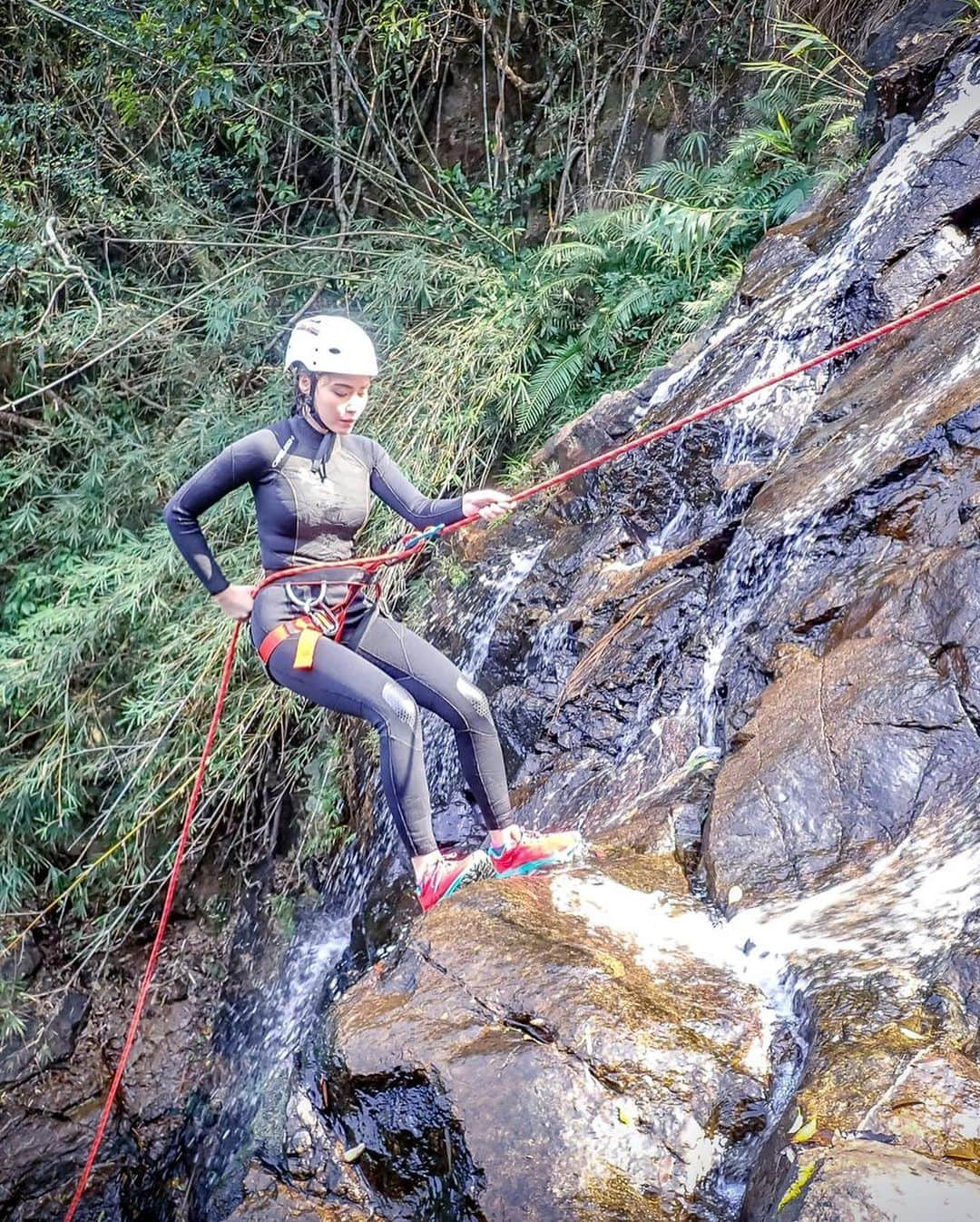 ダンシーシャノン美沙さんのインスタグラム写真 - (ダンシーシャノン美沙Instagram)「Thank you so much for talking me to this wonderful adventures 🤩💥⛰ #hongkong #nature #hiking  @hkoutsider ✨✨」5月12日 16時22分 - shannon.fancy