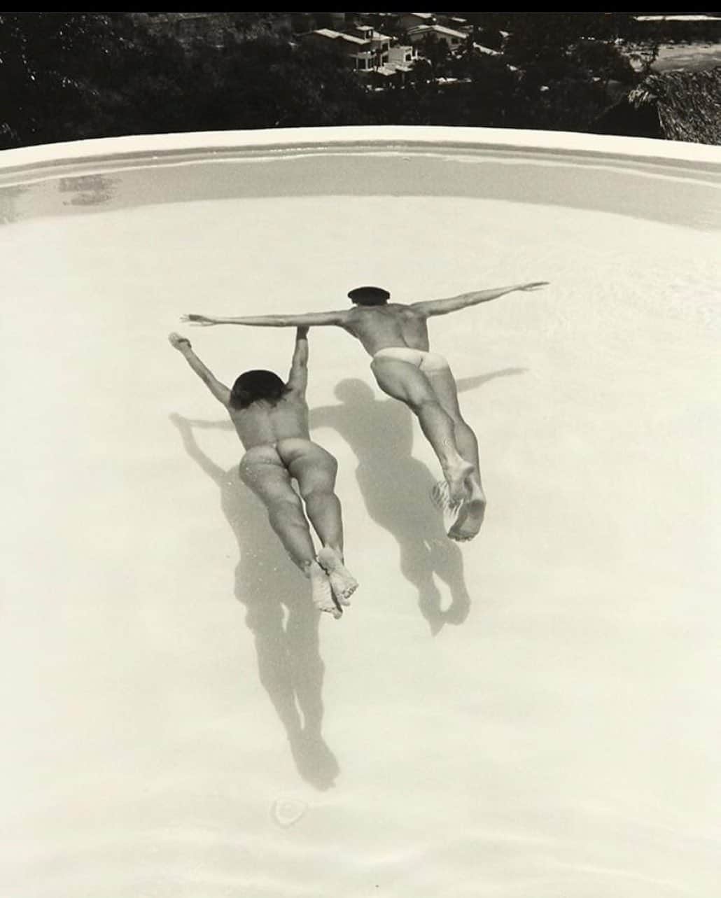 エステルデヴェのインスタグラム：「Tom Bianchi, “les grandes libertés”, c.1992 via @maisonnue」