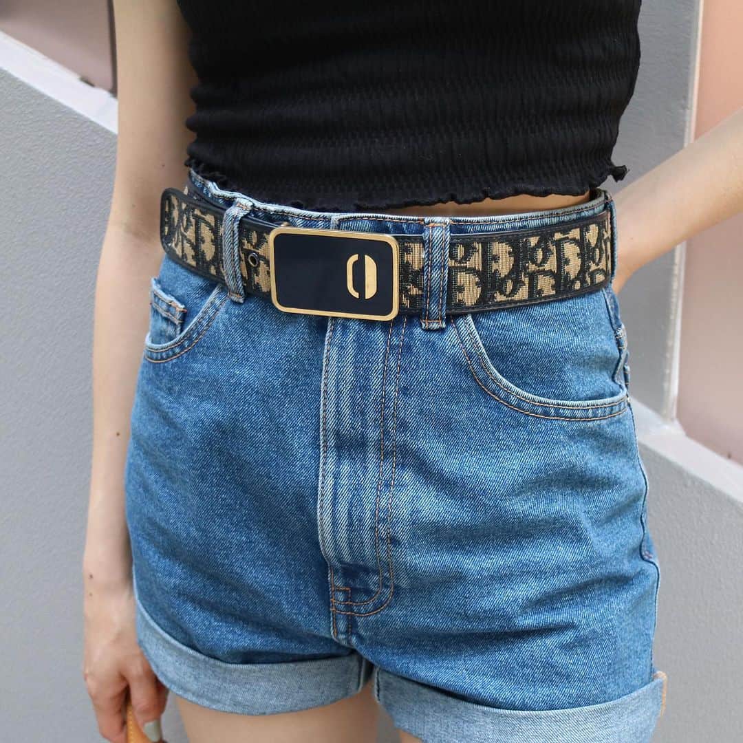 Vintage Brand Boutique AMOREさんのインスタグラム写真 - (Vintage Brand Boutique AMOREInstagram)「Christian Dior Vintage trotter belt in size 70.  On webstore search for AO13746.  Free Shipping Worldwide✈️ DM for more information ≫ ≫ ≫✉️ #ヴィンテージ #ディオール #ヴィンテージディオール #レディディオール #ヴィンテージブランドブティック #アモーレ #アモーレトーキョー #表参道 #東京 #青山 #vintage #Dior #christiandior #vintagedior #vintagebrandboutique #AMORE #amoretokyo #omotesando #aoyama」5月12日 16時40分 - amore_tokyo