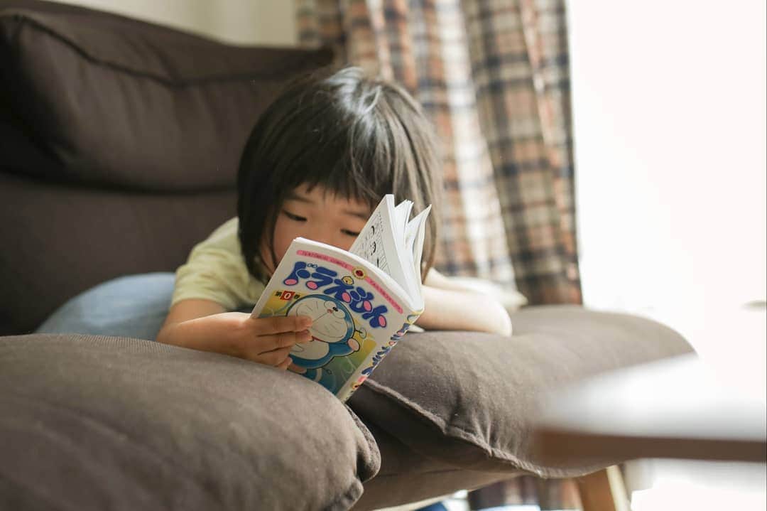 石井寛子さんのインスタグラム写真 - (石井寛子Instagram)「幼稚園からの 習慣表に基づいて。  テレビの時間を 今週から制限しました。  すると、突如と のび太化した娘。 ずっとマンガ読んでます。  私と主人の血を ちゃんとひいてるなと 安心しました☺️」5月12日 16時58分 - ishiihiroko