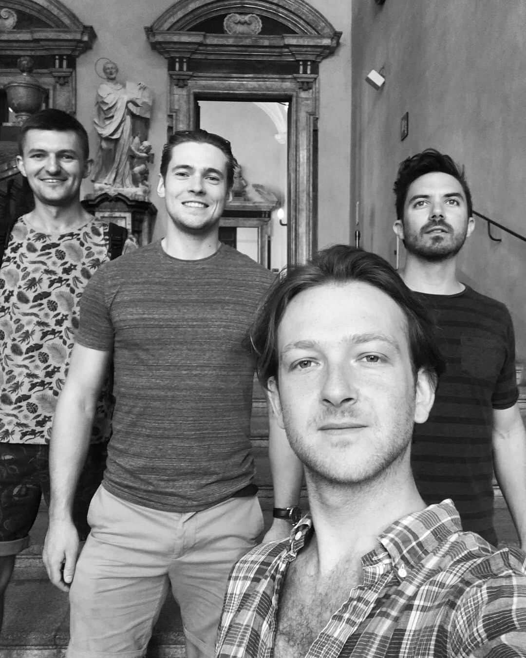 ステファノ・カルーゾのインスタグラム：「A friend is someone who understands your past, believes in your future, and accepts you just the way you are. Missing those times going around Milan pretending to be the Backstreet Boys! 🕺🏻🔥 #friends #family #happyfaces #happydays #lifewithasmile #tramparty #happy #italy #ukraine #france #stockholm #ciaobelli」