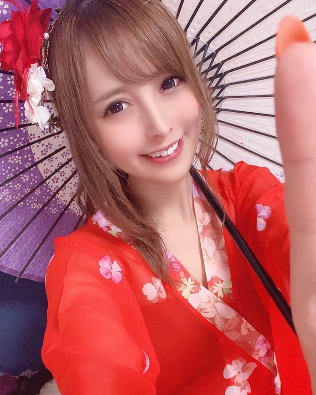 葵井えりかのインスタグラム：「SHOWROOMイベントありがとうブログ更新しました！ストーリーから見れるのでぜひ読んでね！！！ そして5/16のZOOM@RQオンラインNight観にきてください🙏💕一夜限りのコラボです！！ 予約してくれた方に特典動画プレゼント付き！よろしくお願いします🥺  #葵井えりか#配信#楽しかった #ありがとう#stayhome」