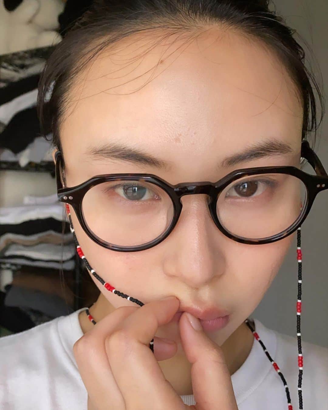 後藤早貴さんのインスタグラム写真 - (後藤早貴Instagram)「グラスコードの赤も好きな感じで好き🧶🐻 🙈🙈🙈 #me#gosaki#zoff」5月12日 17時19分 - gosakicchi
