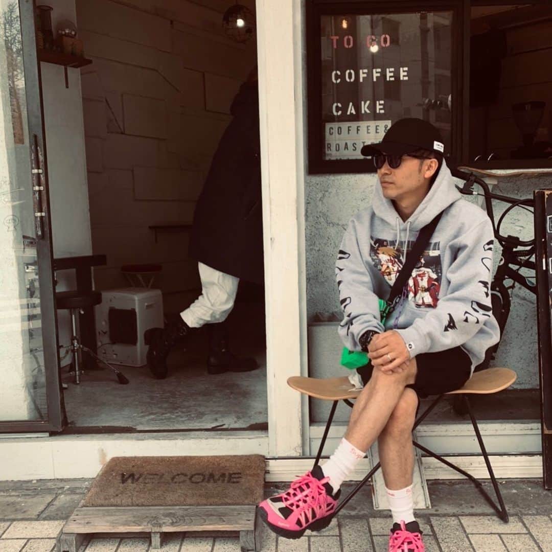 秋山賢太さんのインスタグラム写真 - (秋山賢太Instagram)「早く通常に戻らんかなぁ。  #アキナ #秋山 #早く通常に戻りますように #外出たい #目離れ」5月12日 17時23分 - akiyama.0624