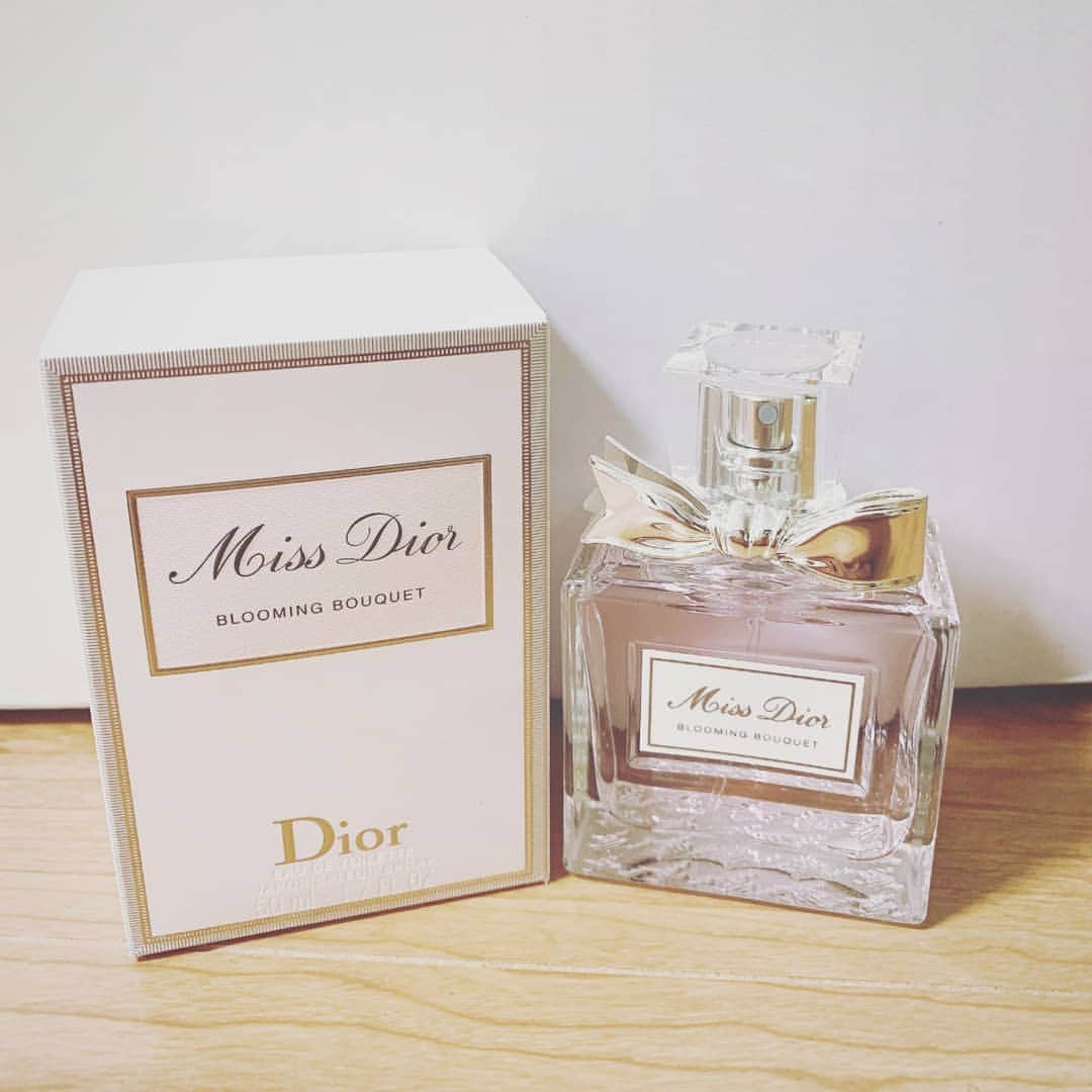西原愛香のインスタグラム：「𝓥𝓮𝓻𝔂 𝓰𝓸𝓸𝓭 𝓼𝓬𝓮𝓷𝓽♡︎  #dior#perfume」