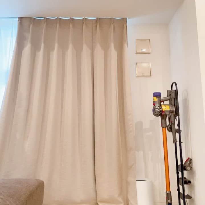 斎藤司のインスタグラム：「stayhomeで昔ながらの変質者だよ。 娘1歳に乾いた笑いいただいたよう。 #burberry  #インスタに追い詰められてる笑 #苦しんだ挙句これだよ #気楽にやりたい笑 #暑いし着納めだね #夏が来るよ  #彼女はキレイだったもうすぐおわる #次はトッケビ」