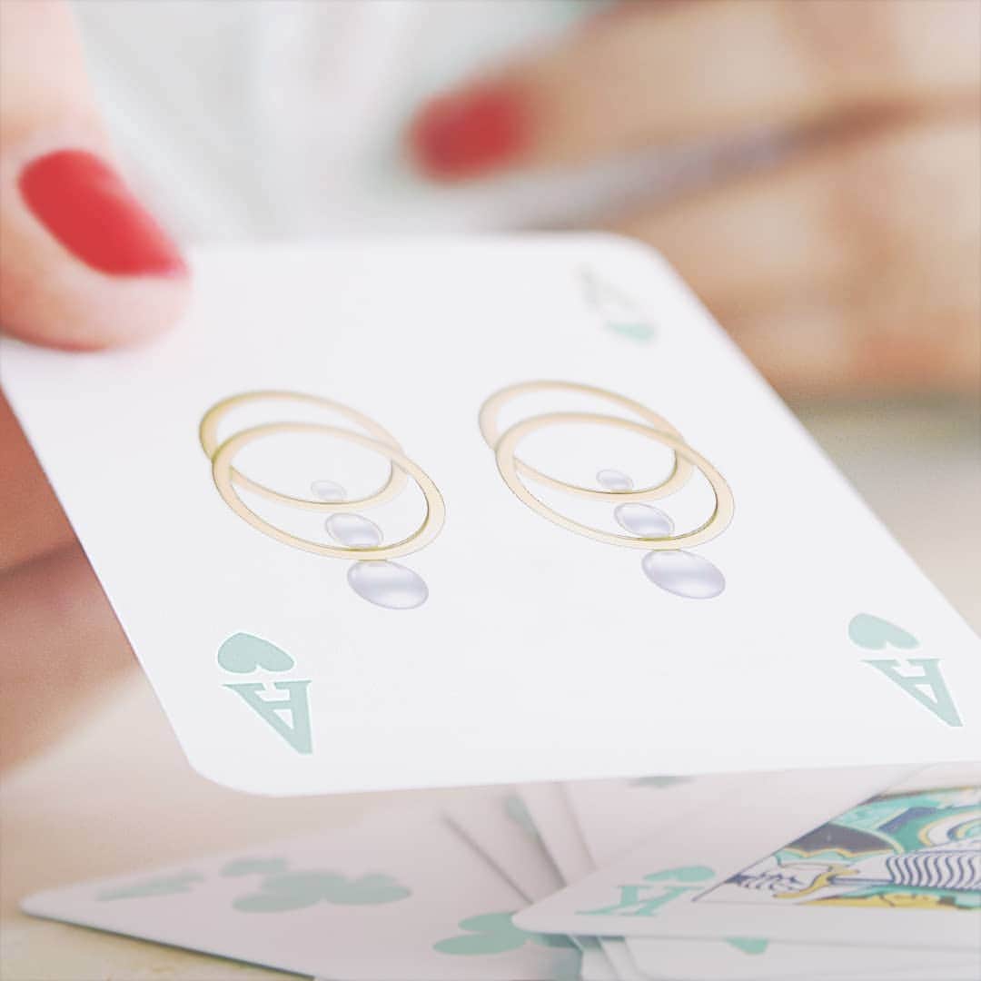 のインスタグラム：「Look, luck is already on your side! Drawing a winning hand with the infinite universe of TASAKI's "cosmic" earrings. #TASAKI #TASAKIcosmic #cosmic #TASAKIpearl #pearl #earrings」