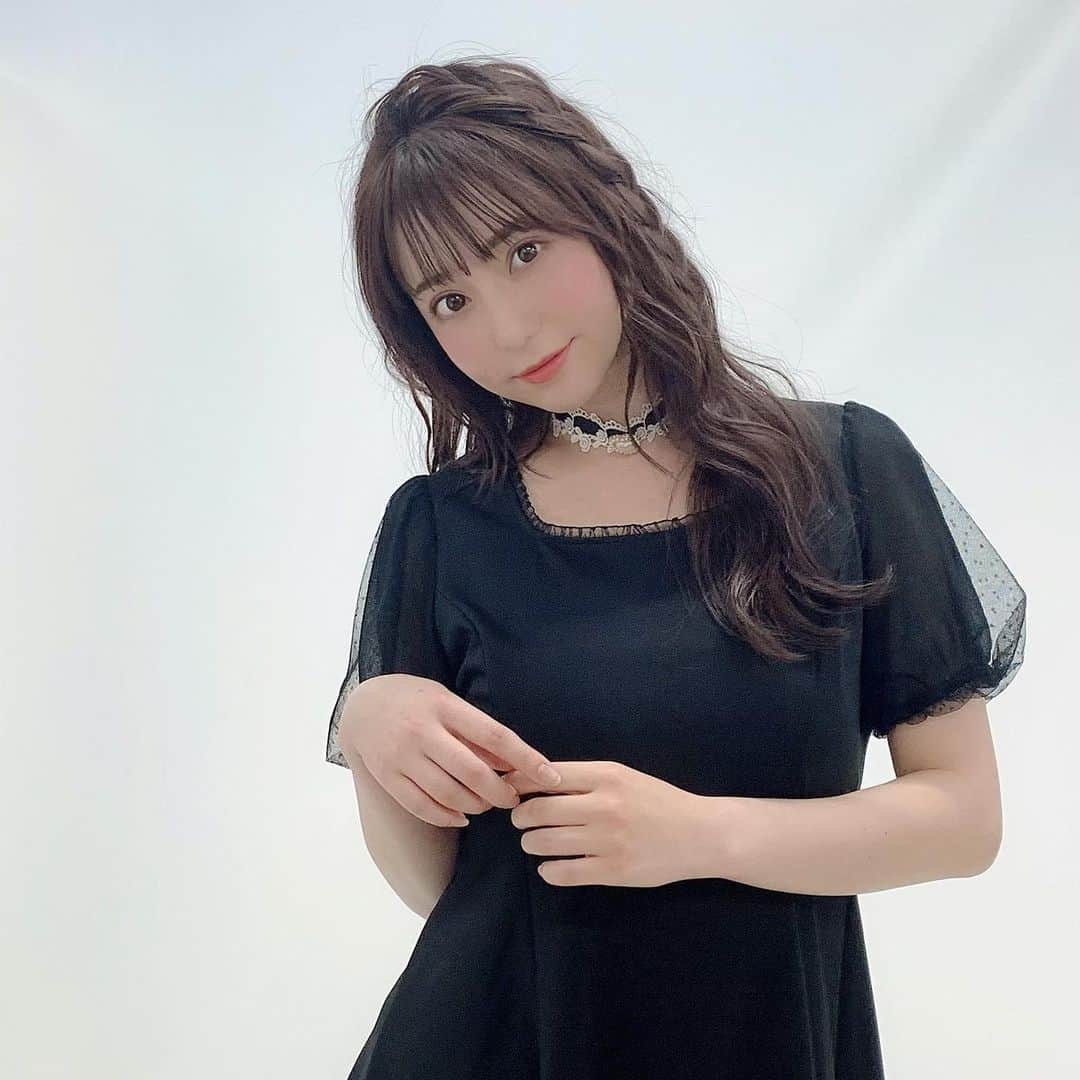 堀尾実咲のインスタグラム：「shooting👗  ワンピース可愛かった☺️🖤 @secrethoney_official  だよ💕」