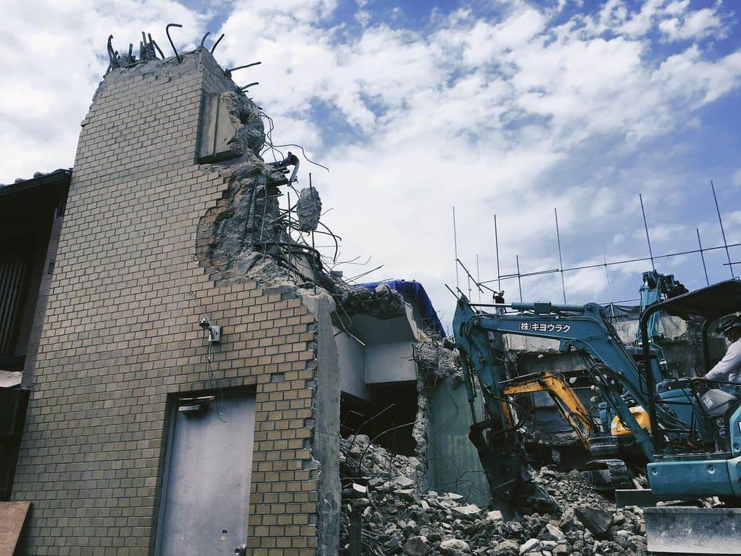 藤野可織さんのインスタグラム写真 - (藤野可織Instagram)「徹夜明けに建物を壊しているところを見てた。」5月12日 18時14分 - fujinono