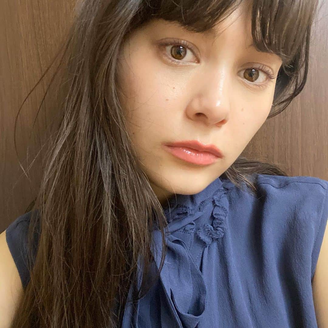 エイミーのインスタグラム：「エテュセのサマーコレクション。 プリズムパープルというグロスをピンク系のリップの上に重ねています。パール感が好みだ💋💜 #新エテュセ　#ブナンな色じゃもったいない #PR」