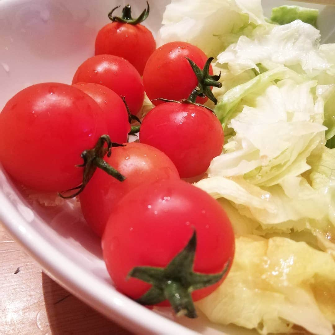 松本隆博のインスタグラム：「。 今日は地場のものを 買ってきて食べます （＾Ｏ＾）」