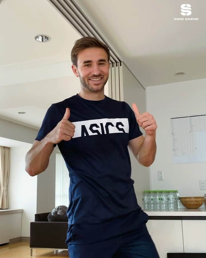 セルジ・サンペルのインスタグラム：「No days off! Training at home to be ready for the comeback! No excuses, let's go! ⚽️💪🏼⁣ @asics_japan⁣ #ASICS⁣ #SoundMindSoundBody⁣ #UntiedYetUntied⁣ #Keepmoving」